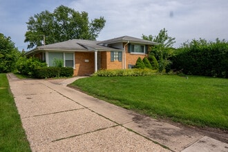 Building Photo - 9733 Karlov Ave