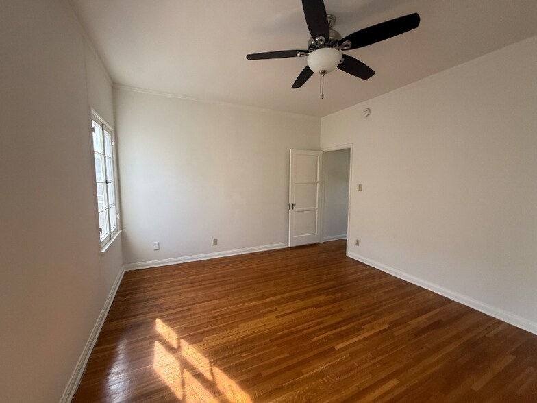 Building Photo - 1062 Masselin Ave