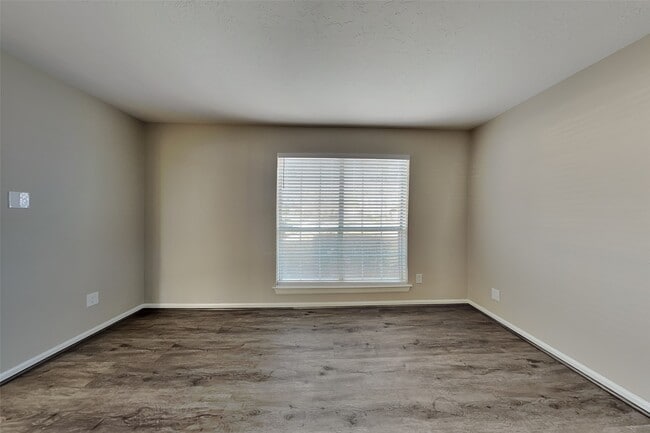 Building Photo - 16923 Poplar Hill St