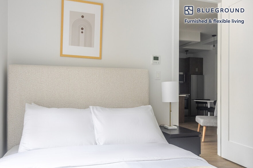 Building Photo - 82 4th Ave