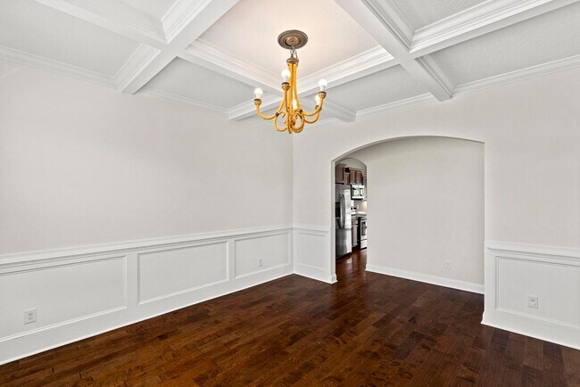 Building Photo - Large 5 bedroom home- don't miss this one!