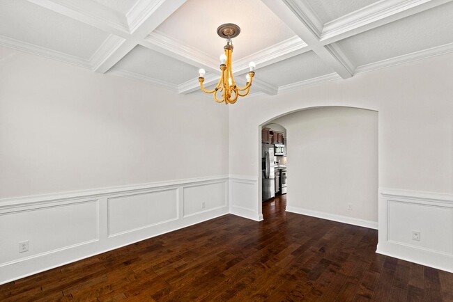 Building Photo - Reduced AND $500 OFF Move in Special! 5 bedroom Home