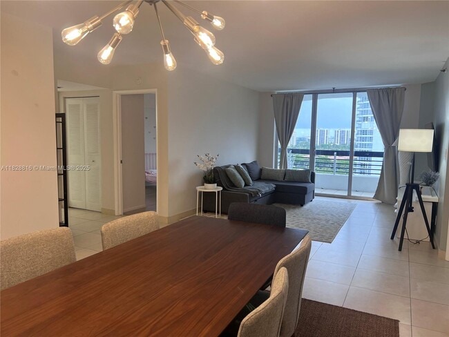 Building Photo - 3600 Mystic Pointe Dr