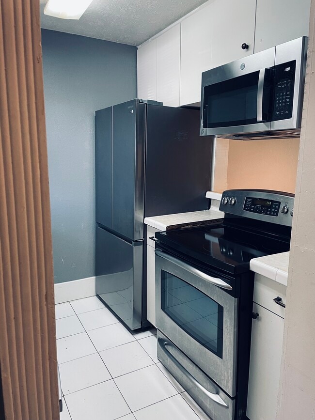 kitchen - 4836 Atlantic Blvd