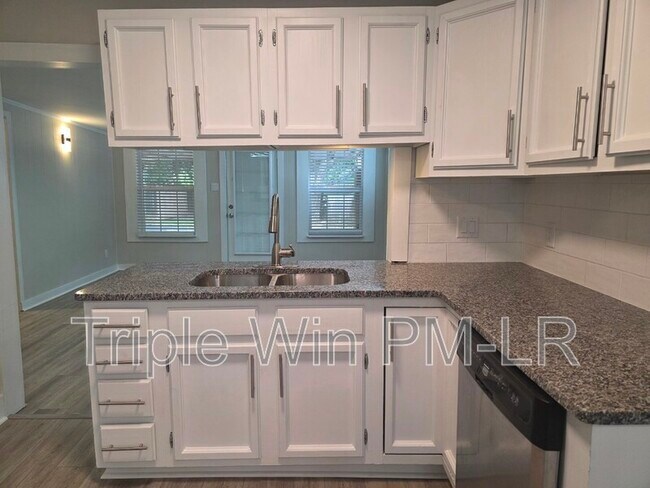 Building Photo - 400 W 34th St