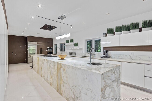 Building Photo - 11700 SW 22nd Ct