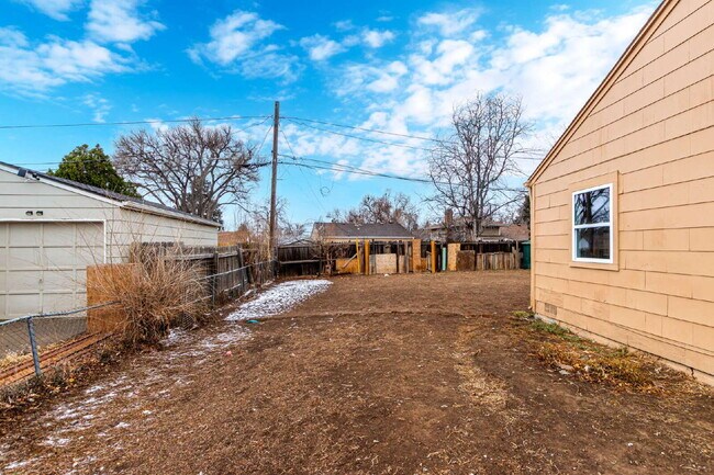 Building Photo - 981 Lansing St