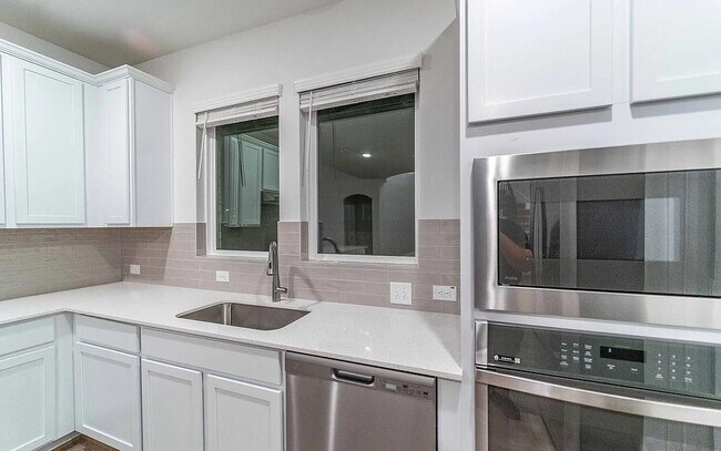 Building Photo - 213 Alicante Ln