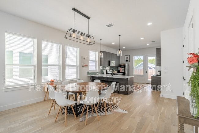 Building Photo - 719 Eleanor Ave