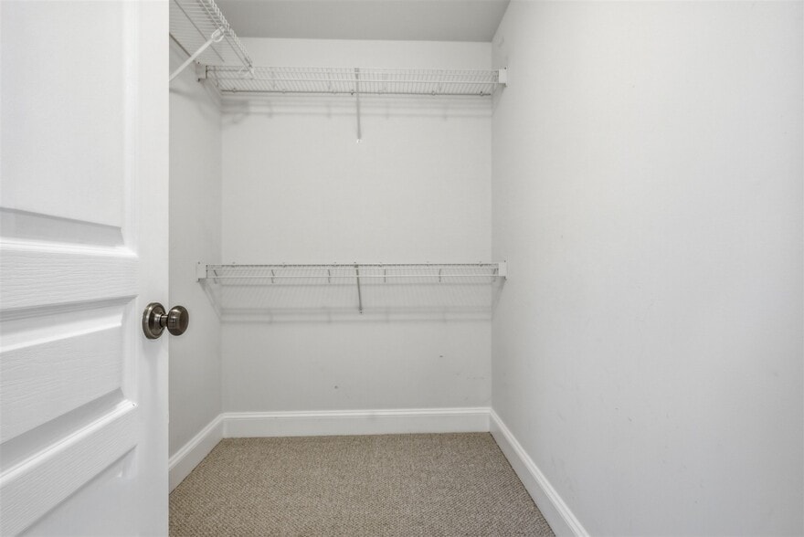 Building Photo - 2555 Hazel Dr SE