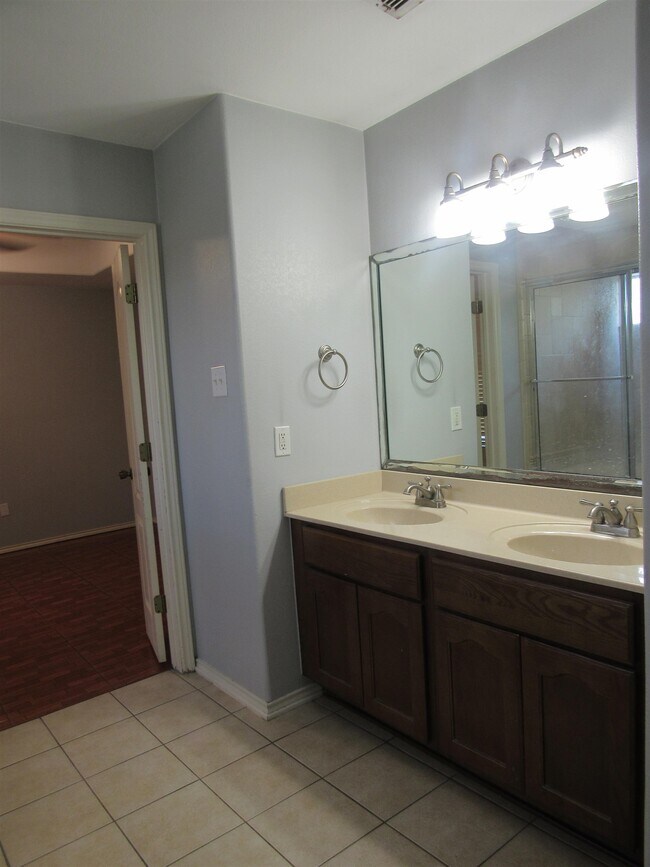 Building Photo - 9310 Albany Dr