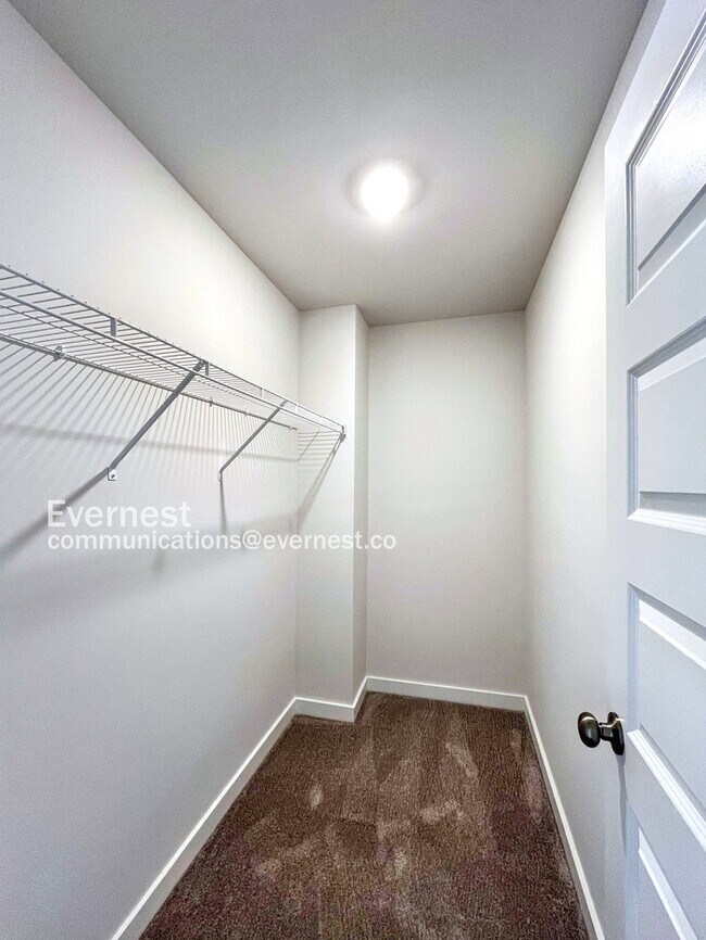 Building Photo - 506 Lyness Dr