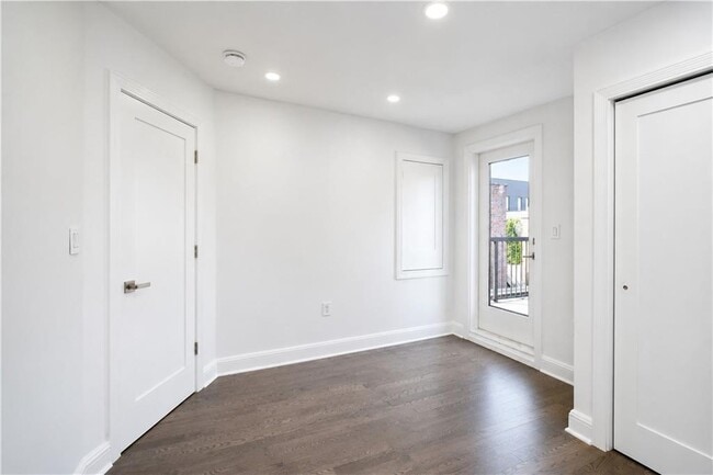 Building Photo - 2171 Hendrickson St