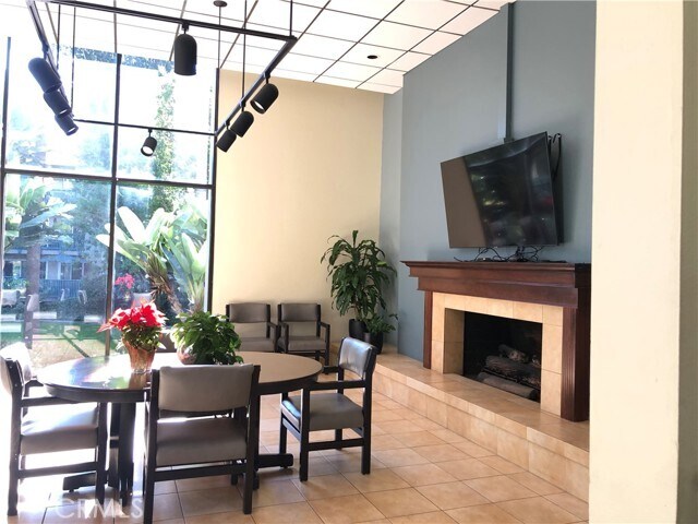 Building Photo - 552 N Bellflower Blvd