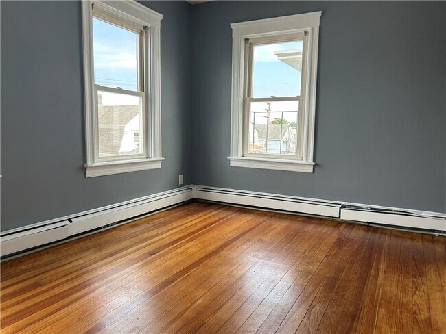 Building Photo - 38 Larch St