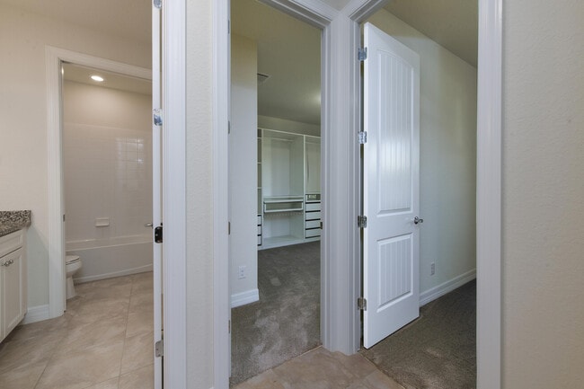 Building Photo - 739 SE Villandry Way