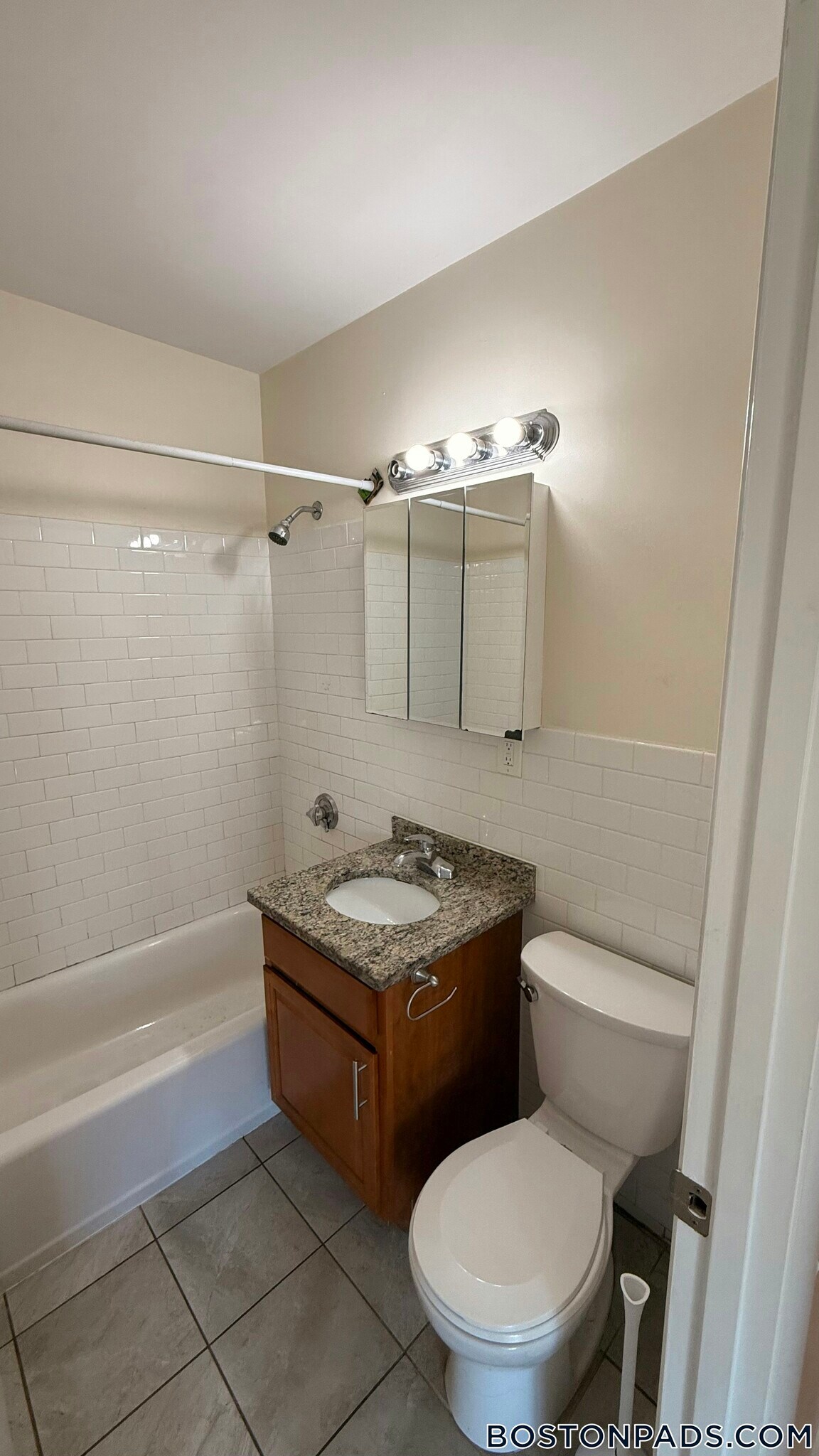 Building Photo - 12 Westgate Dr