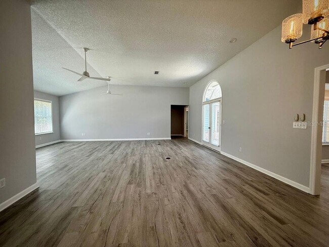 Building Photo - 2410 S Glen Eagles Dr