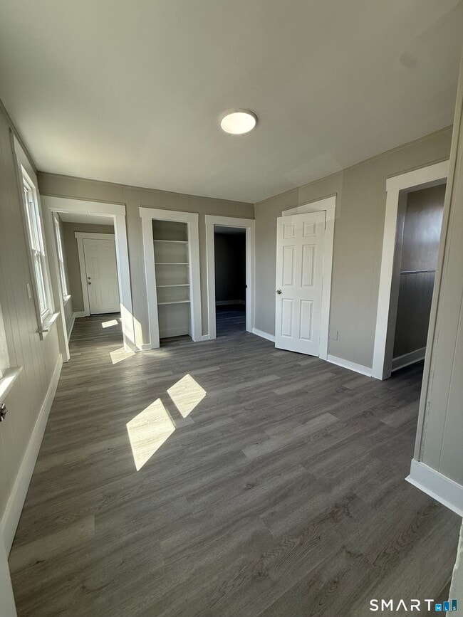 Building Photo - 420 Short Beach Rd