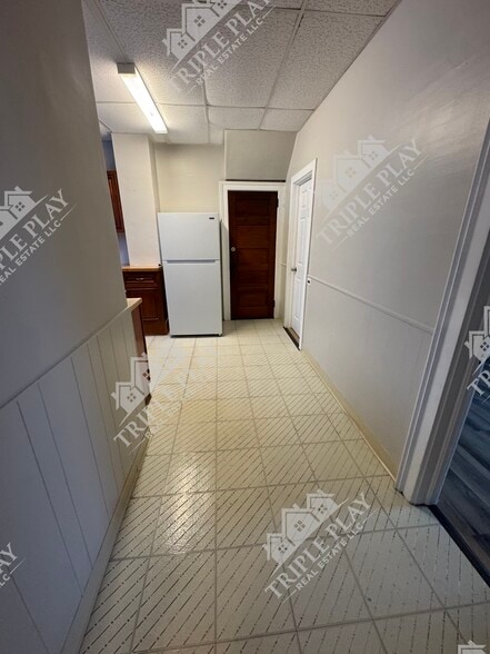 Building Photo - 213 King St