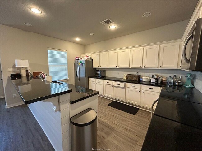 Building Photo - 419 Goldilocks Ln