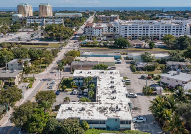 Building Photo - 306 E Ocean Ave