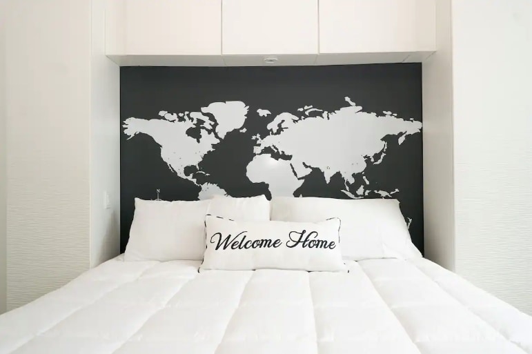 Cozy King Bed - 133 NE 2nd Ave