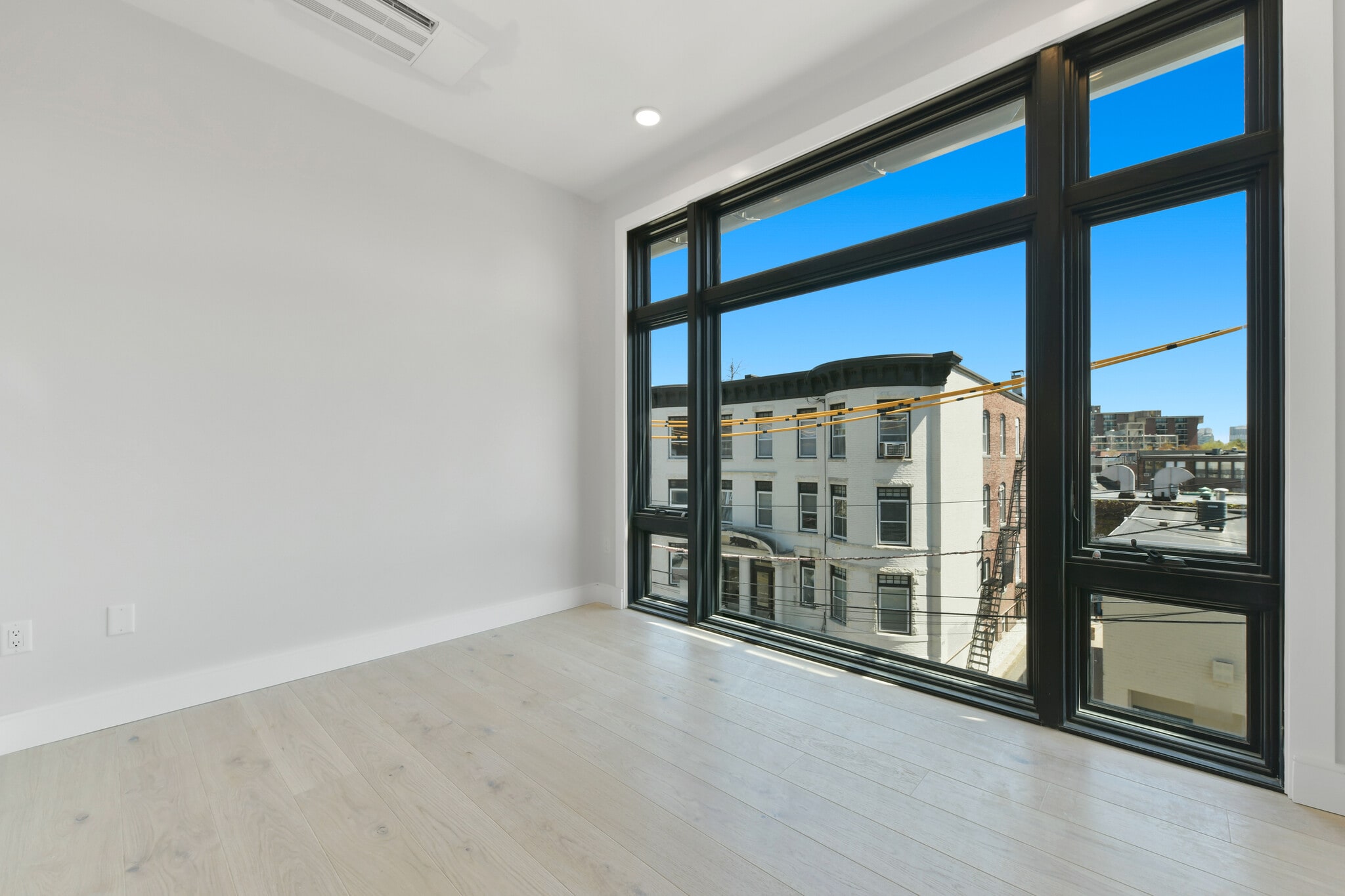 Building Photo - 14 Green St