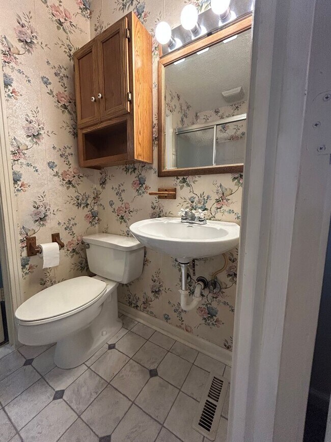 Building Photo - 3/2 One Level Home w/ Spacious, Level Lot!