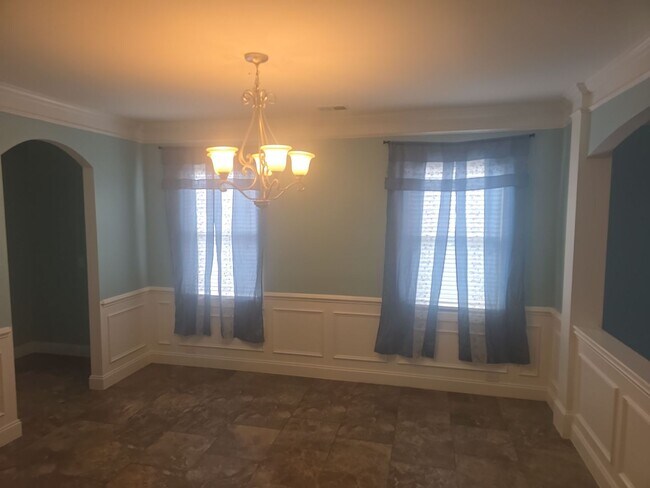 Building Photo - The Manors at White Knoll