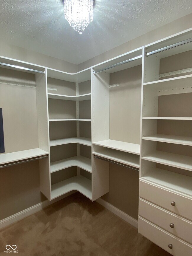 Building Photo - 6750 Woodcrest Dr