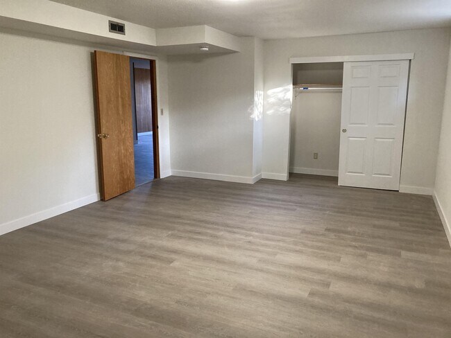 Building Photo - 7190 Los Verdes Dr