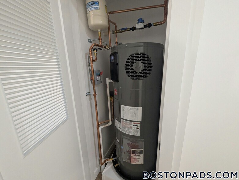 Building Photo - 199 Gardner St