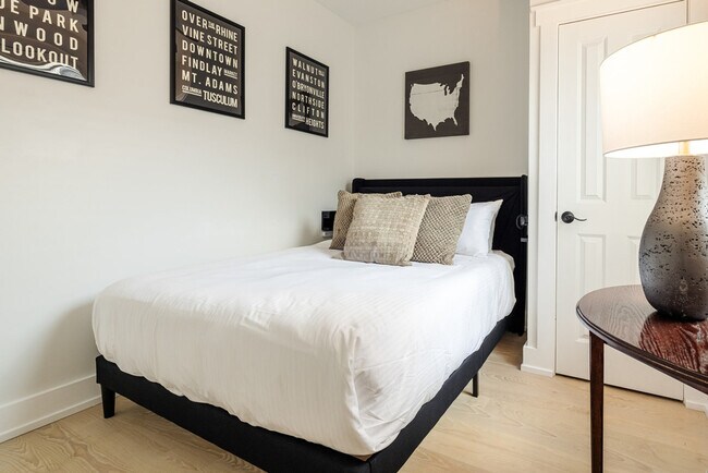 Building Photo - 1408 Pleasant St