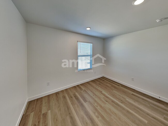 Building Photo - 9562 E Friedel Dr
