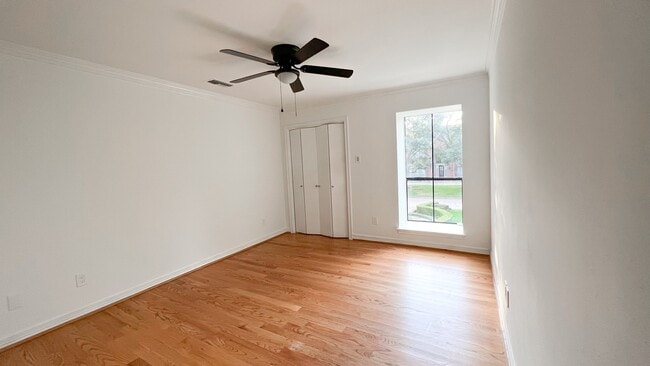 Building Photo - 372 Robbins Dr