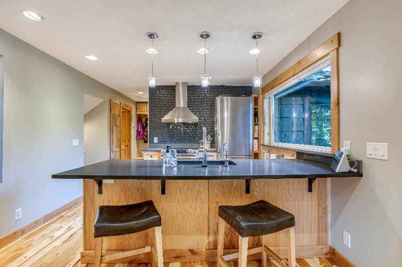 Building Photo - 1221 Commercial St