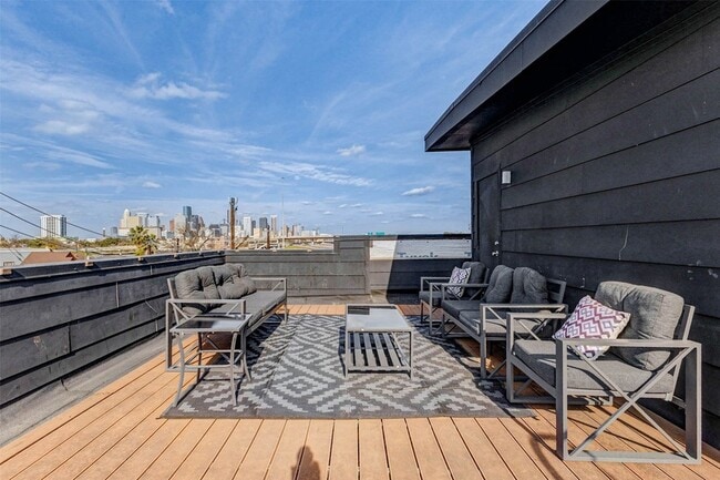 Building Photo - 4115 Chartres St