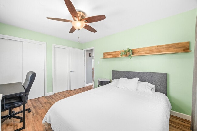 Building Photo - 2913 13th St