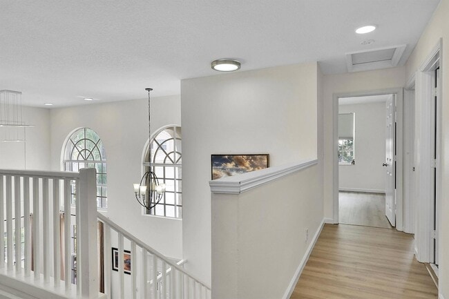 Building Photo - 3354 Greenview Terrace W