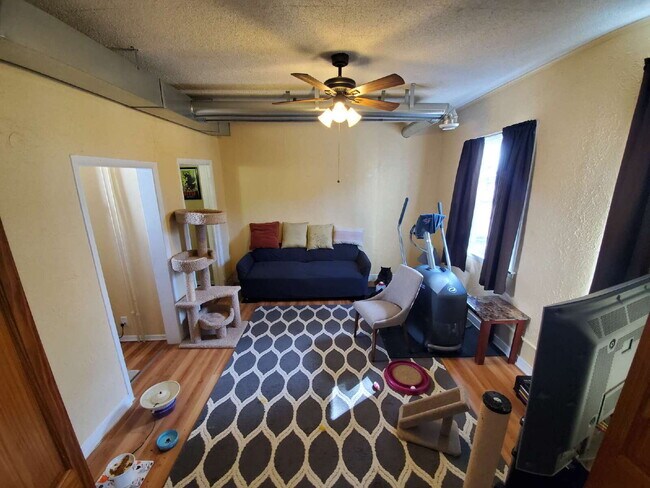 Building Photo - Triplex Lower Unit - Available for Rent - Video tour