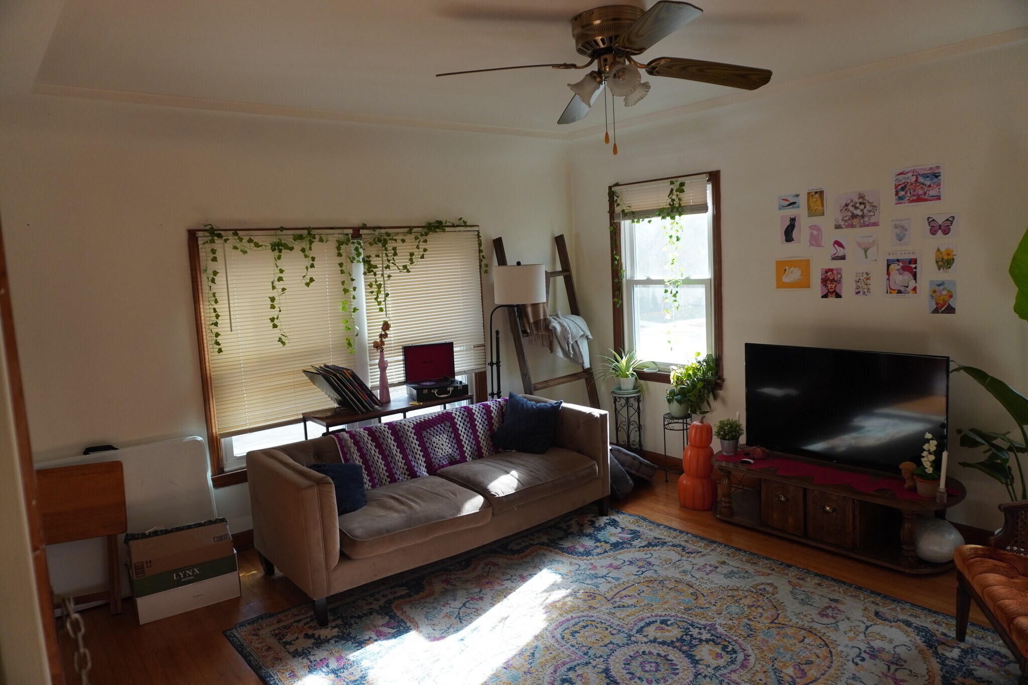 Living Room - 2559 N Frederick Ave