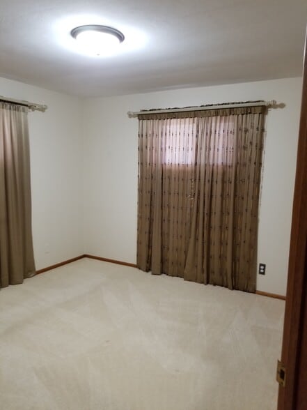 Building Photo - 1728 Middle Rd