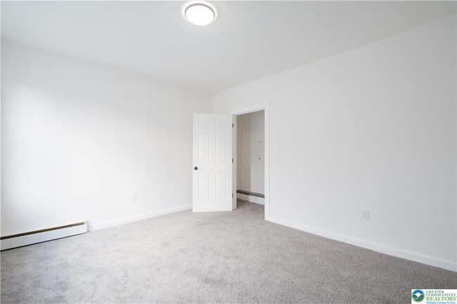 Building Photo - 541 Jischke St