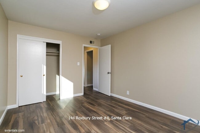Building Photo - 144 Roxbury St