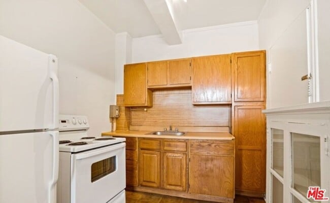 Building Photo - 634 S Gramercy Pl
