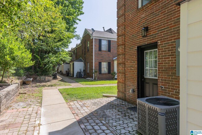 Building Photo - 1700 Valley Ave