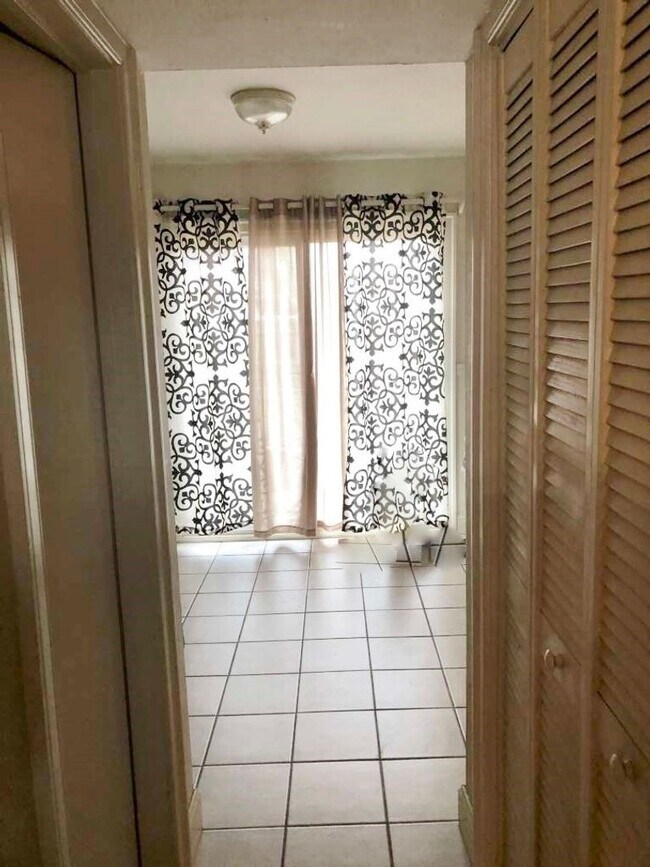 Building Photo - NICE 2 BEDROOM TOWNHOUSE IN LAKE EDWARDS