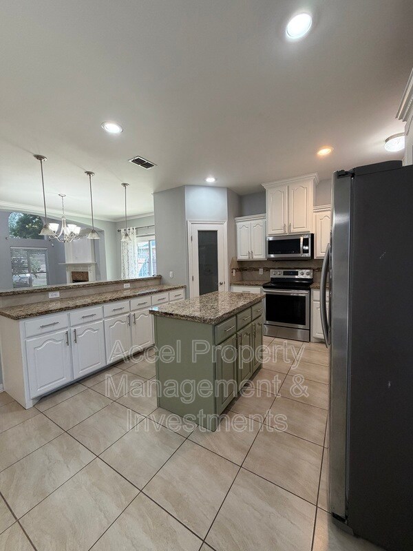 Building Photo - 1402 Mulberry Dr