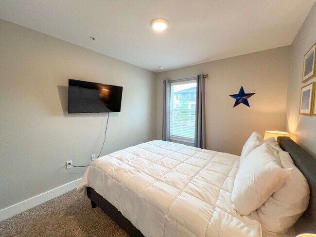 Building Photo - 1508 Farragut Way